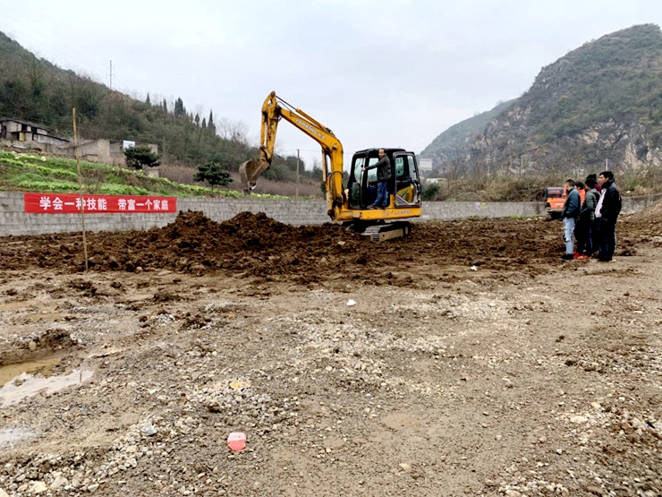 貴州挖掘機培訓學校